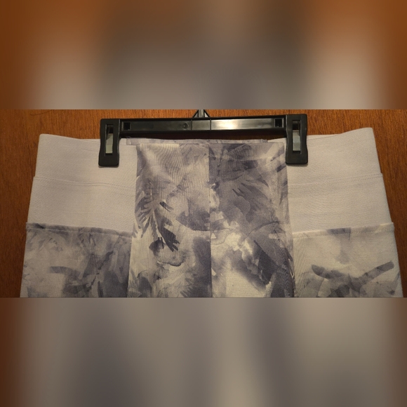 Simply Noelle White & gray stretchy Leggings szL/XL - Picture 4 of 7